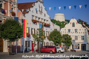 Gemeindebilder Kelheim, Altstadt von Kelheim mit Altem und Neuem Rathaus und Blick zur Befreiungshalle