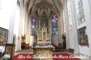 Gemeindebilder Kelheim, Altar der Stadtpfarrkirche Mariä Himmelfahrt, die sich in der Altstadt von Kelheim befindet.