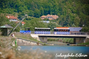 Gemeindebilder Kelheim, Mit der Ludwigsbahn fahren Sie entspannt durch die Altstadt Kelheims bis zur Befreiungshalle.